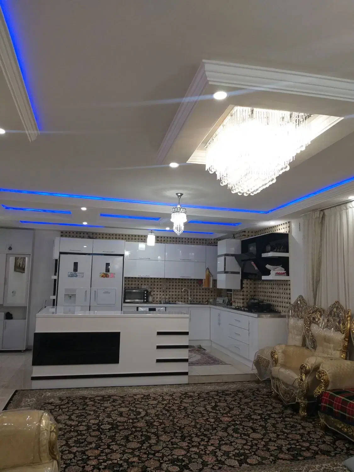 اپارتمان غرق نور