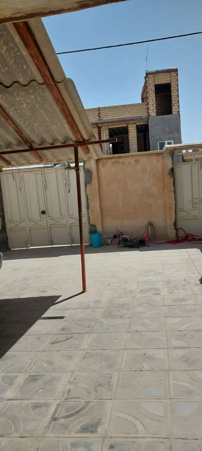 پارکینگ داخل حیاط
