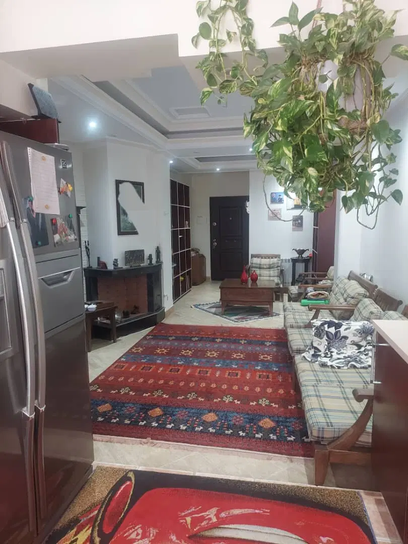هفتاد هشت متری رو به آفتاب پر نور