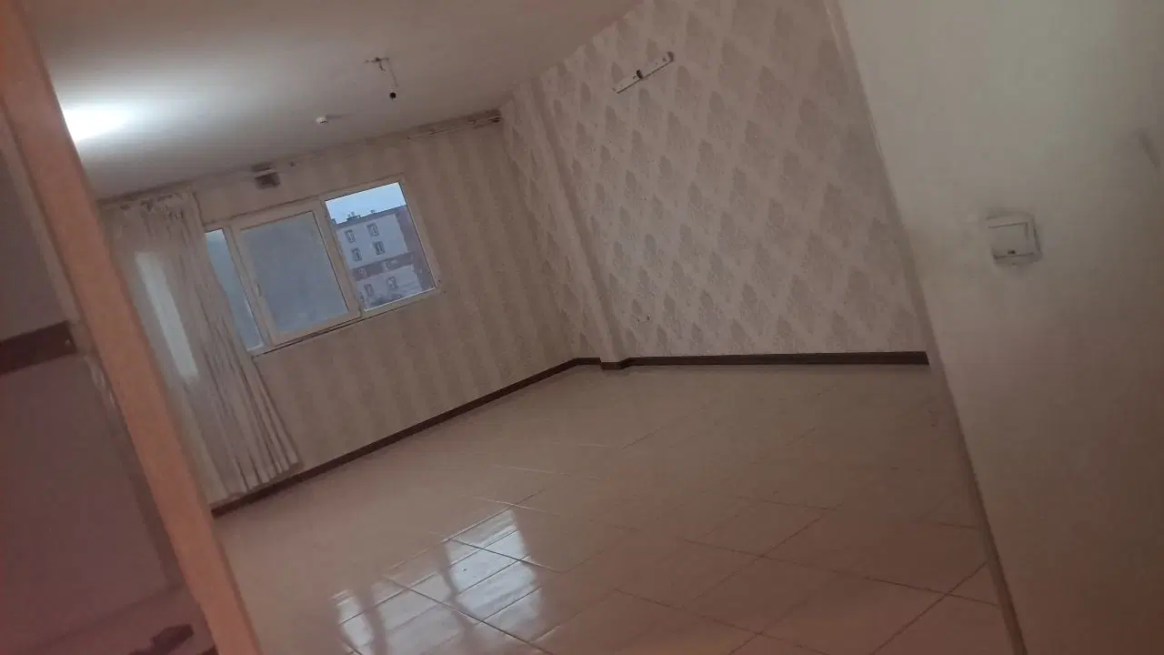 آپارتمان ۸۵ متری در جمهوری ۴۰