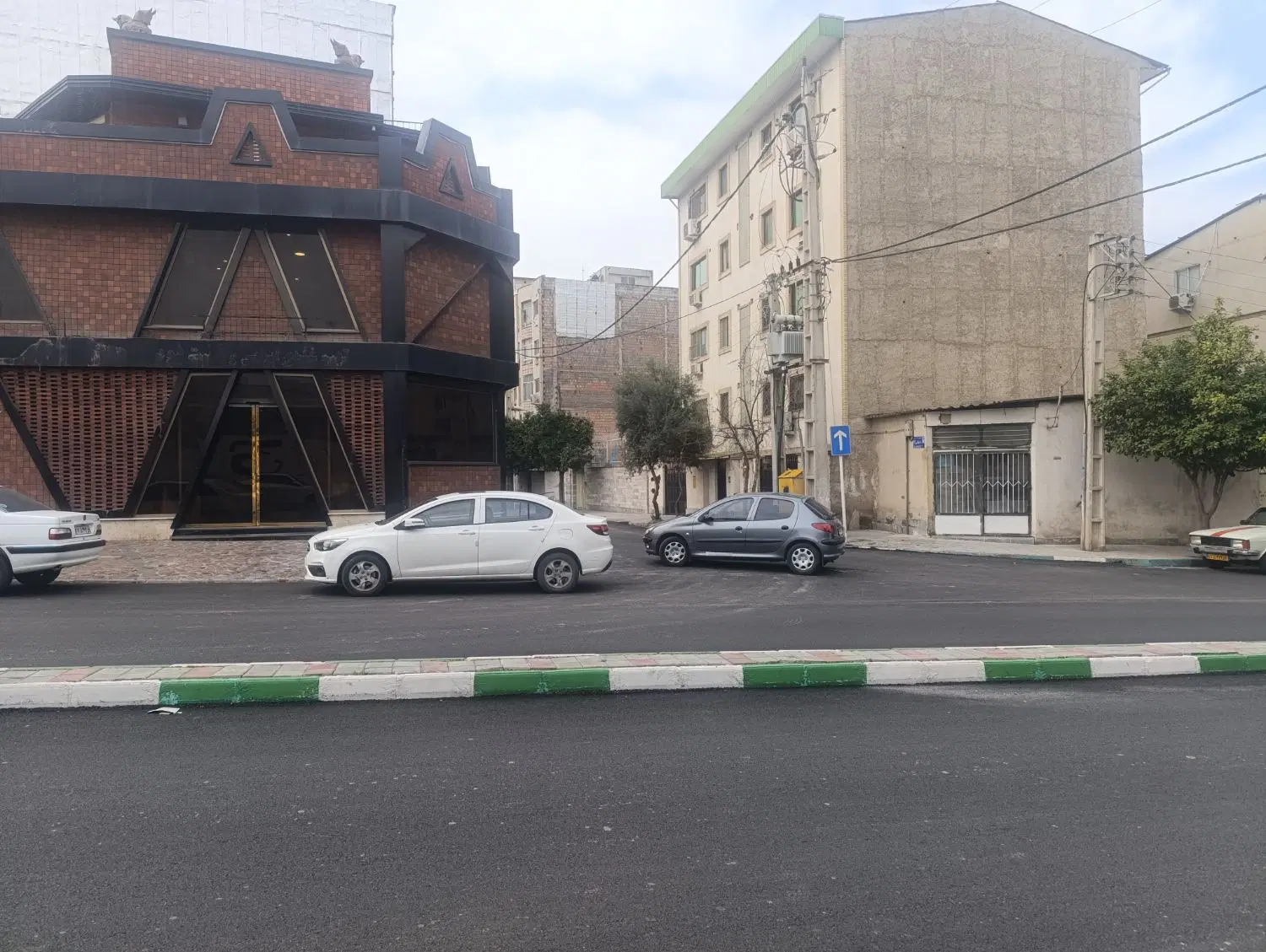 فروشگاه بزرگ یا فست فود (یا رستوران ) جانباز ۳۶