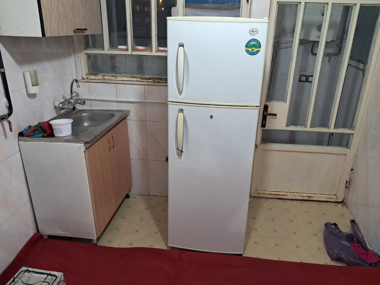 تجاری جلو خیابان طبقه بالا  مناسب  برای ارایشگاه