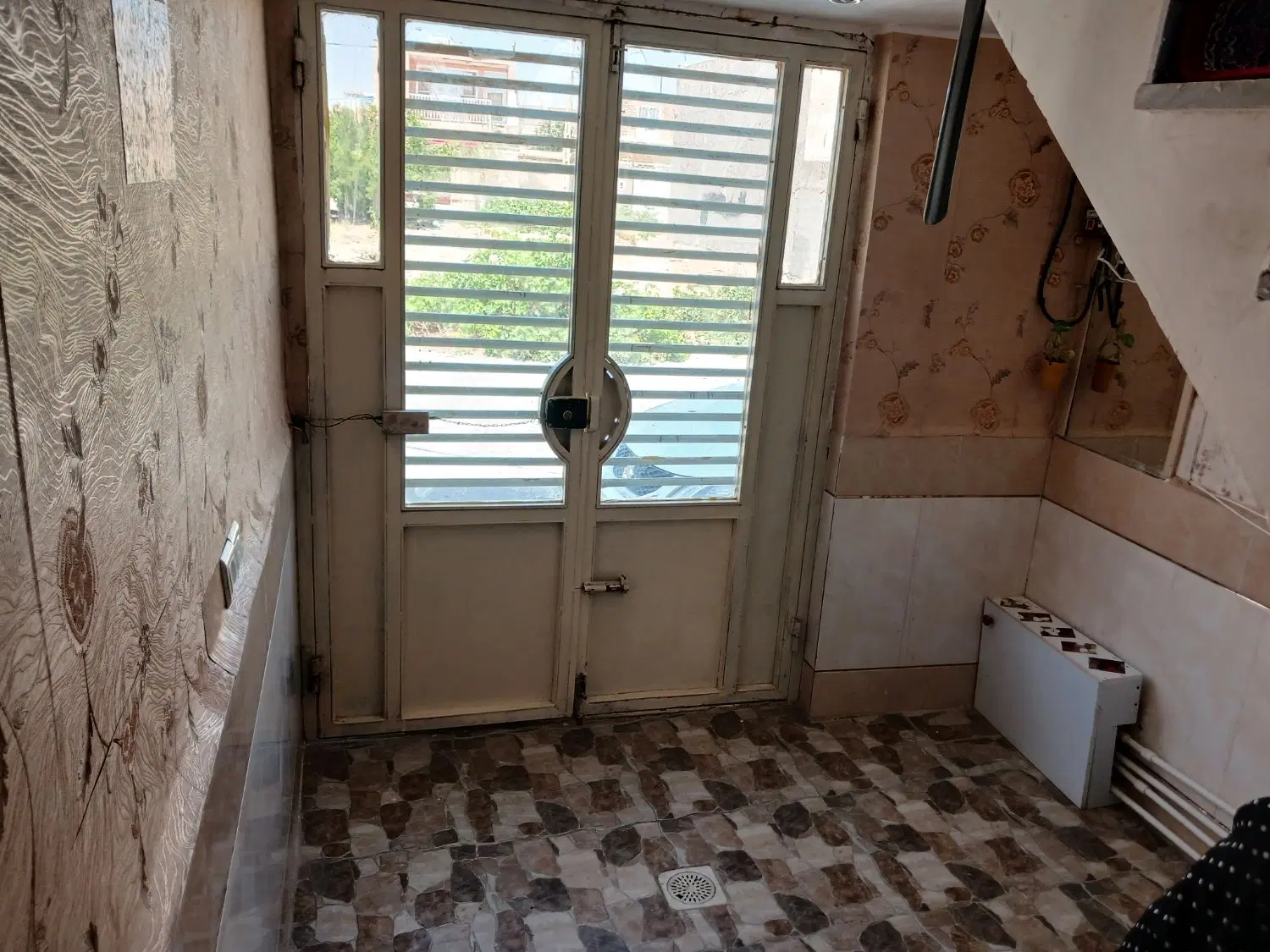 خانه دوطبقه دربست_حیاط دار