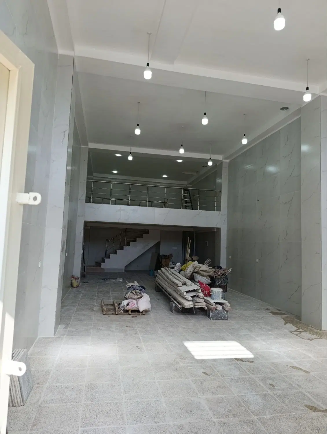 اجاره مغازه کارگاه ۱۴۰متری دارای اتاق دفتر وسایر