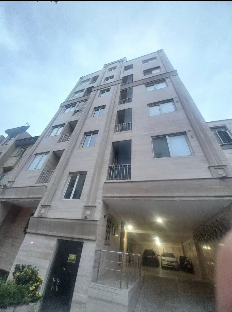 ۶۷ متر دو خوابه تراورتن خ ۱۳۳ به قیمت فوق کاسبی