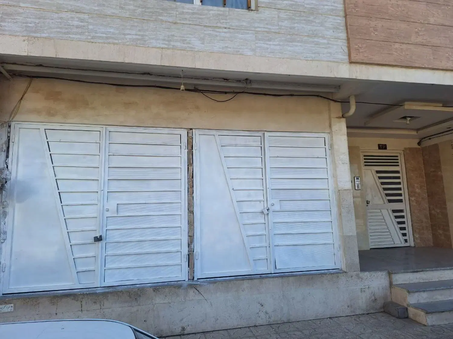۳۰ متر انباری واقع درآموزگار۳۷ روبه روی پارک برکت
