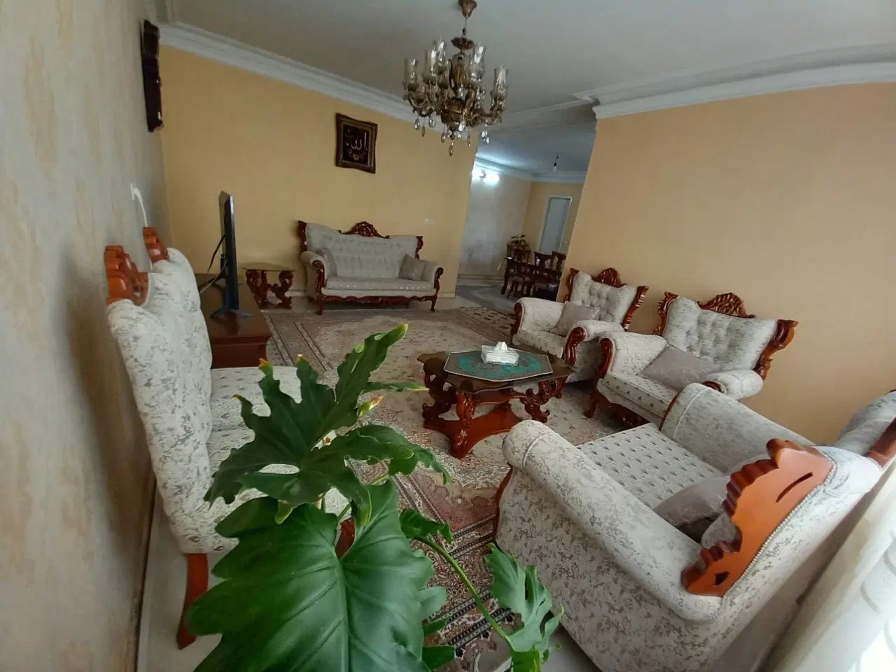 آپارتمان ۹۰متری غرق درنور