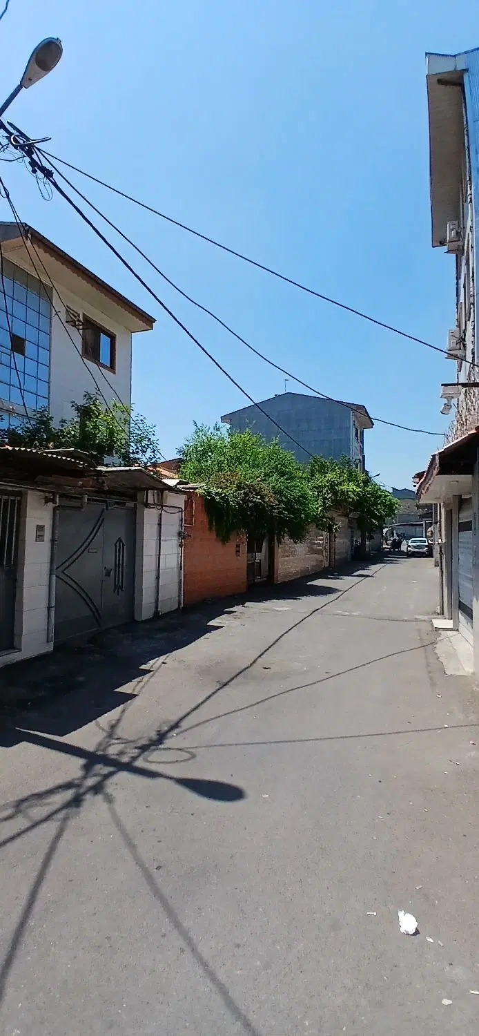 واحد سند دار نزدیک خیابان