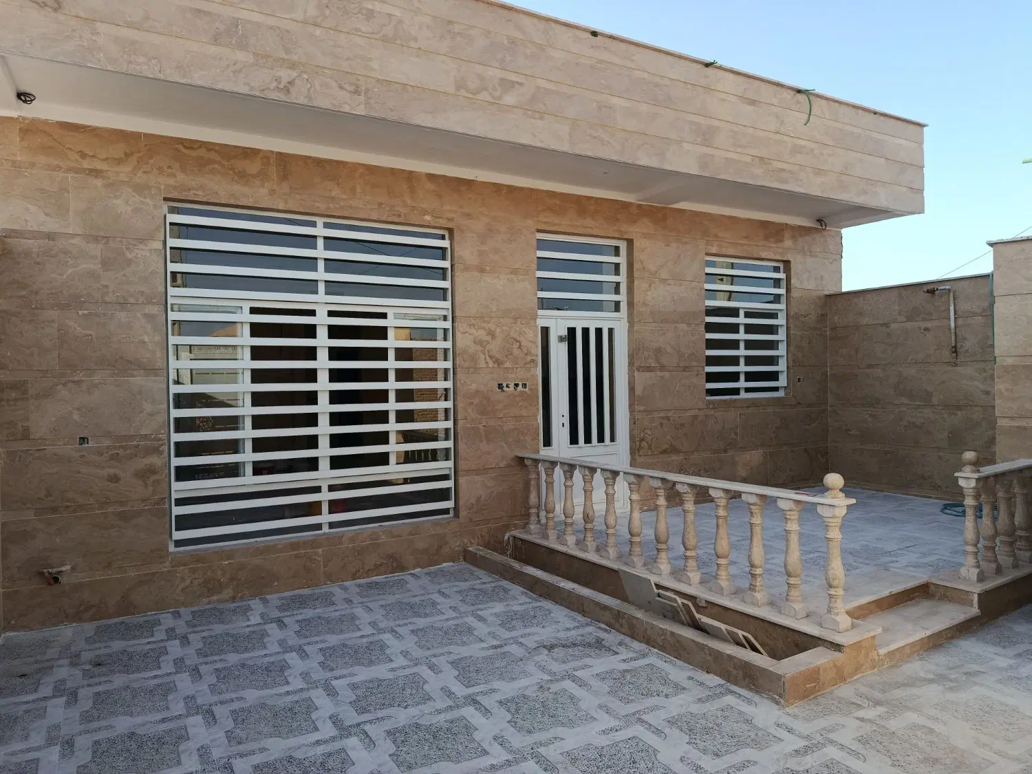 خانه ویلایی در اختیار اباد