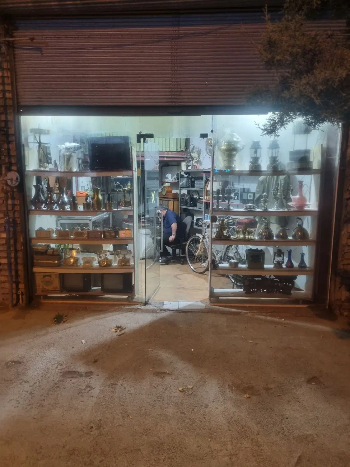 مغازه در فهمیده