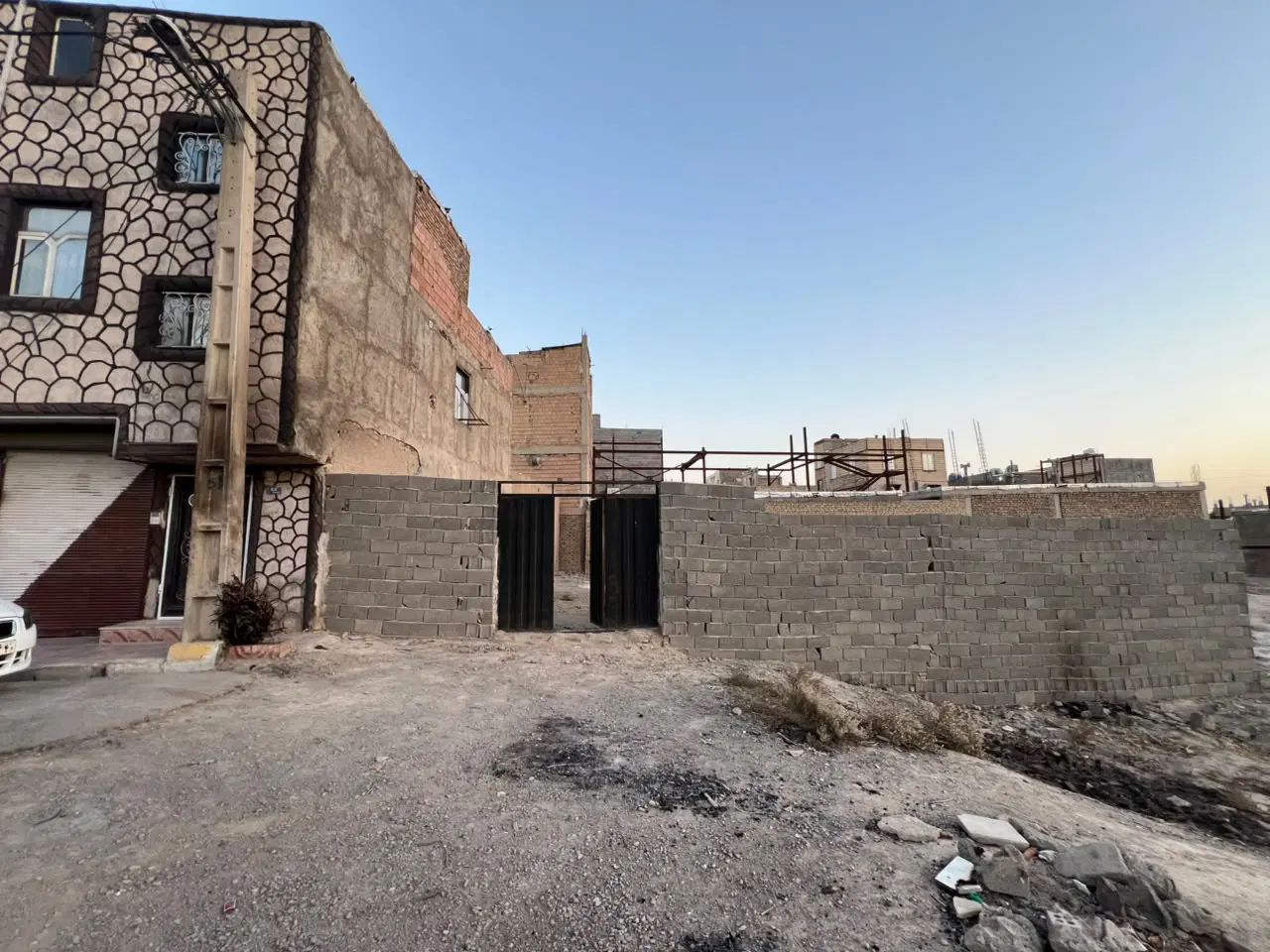 زمین چهاردیواری