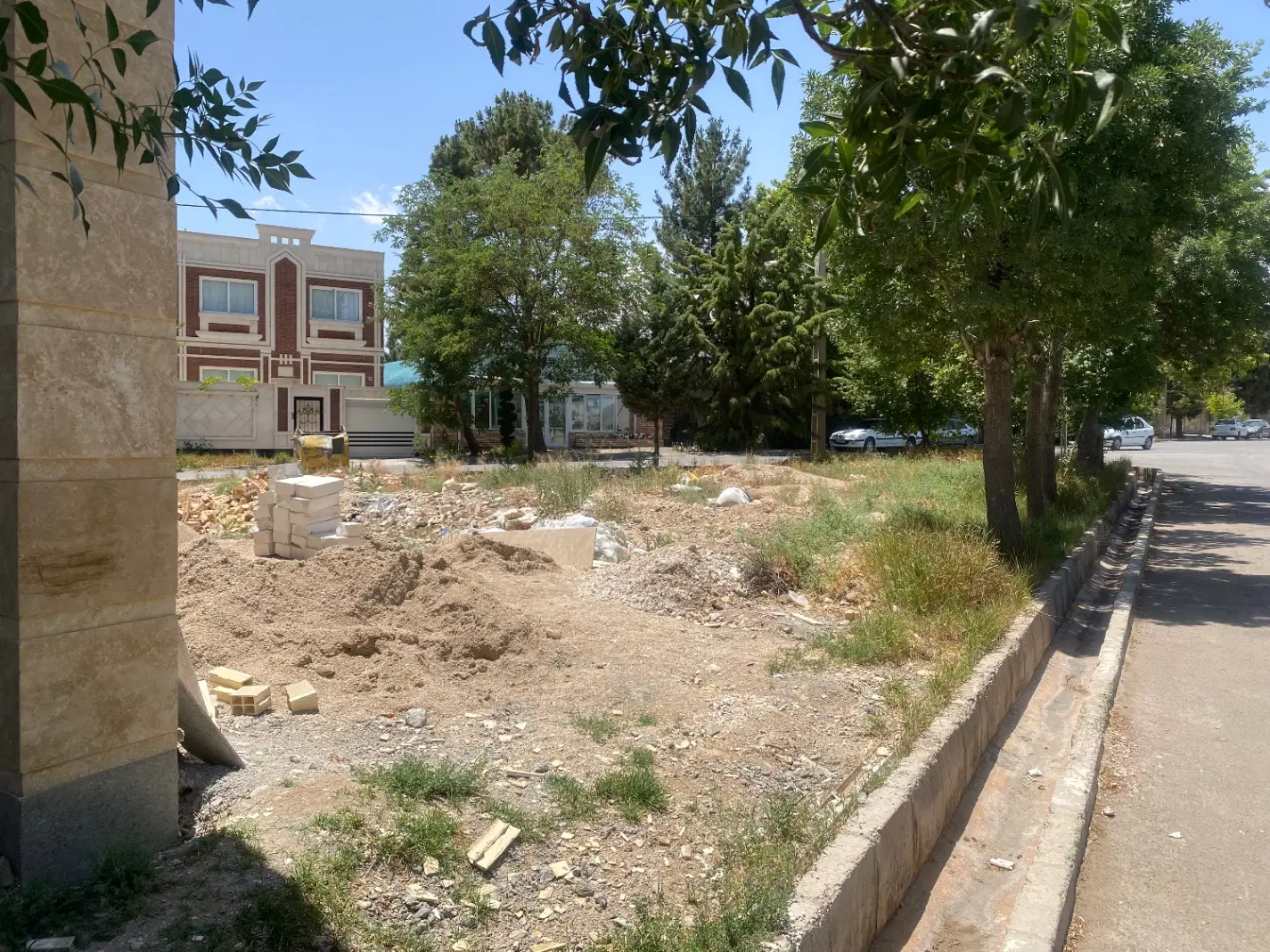 زمین سه نبش کورو بسطام