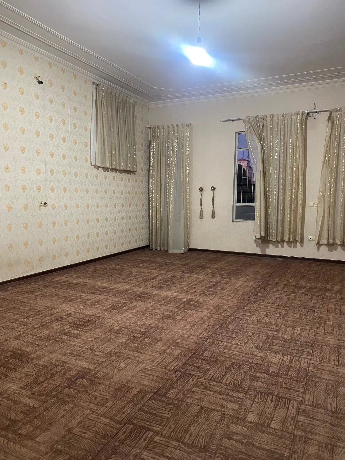 همکف مستقل 70 متری نوساز شرف اباد.