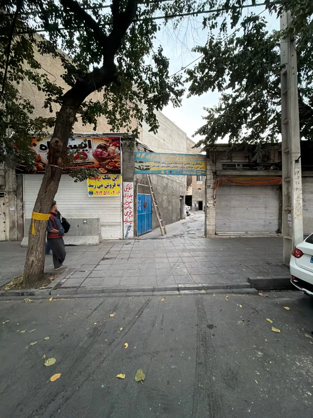 گاراژ ۴۰۰متردوکله برخیابان اصلی نزدیک امامزاده حسن