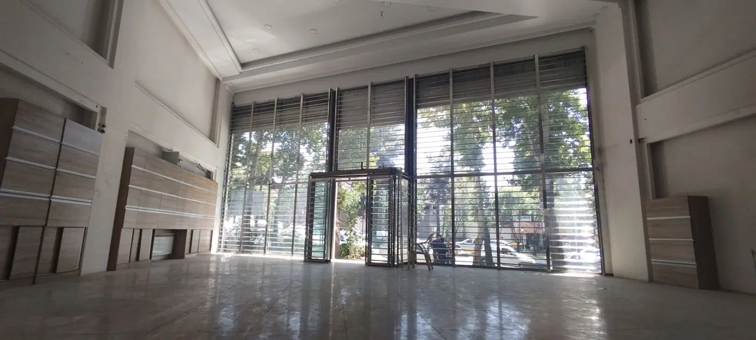 اجاره ۳۰۰ متر تجاری مدرن