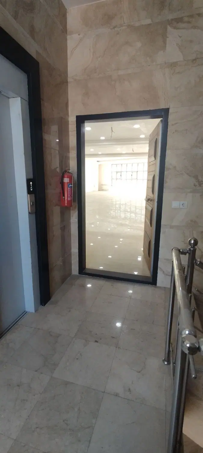 ۲۳۰ متر اداری با موقعیت عالی