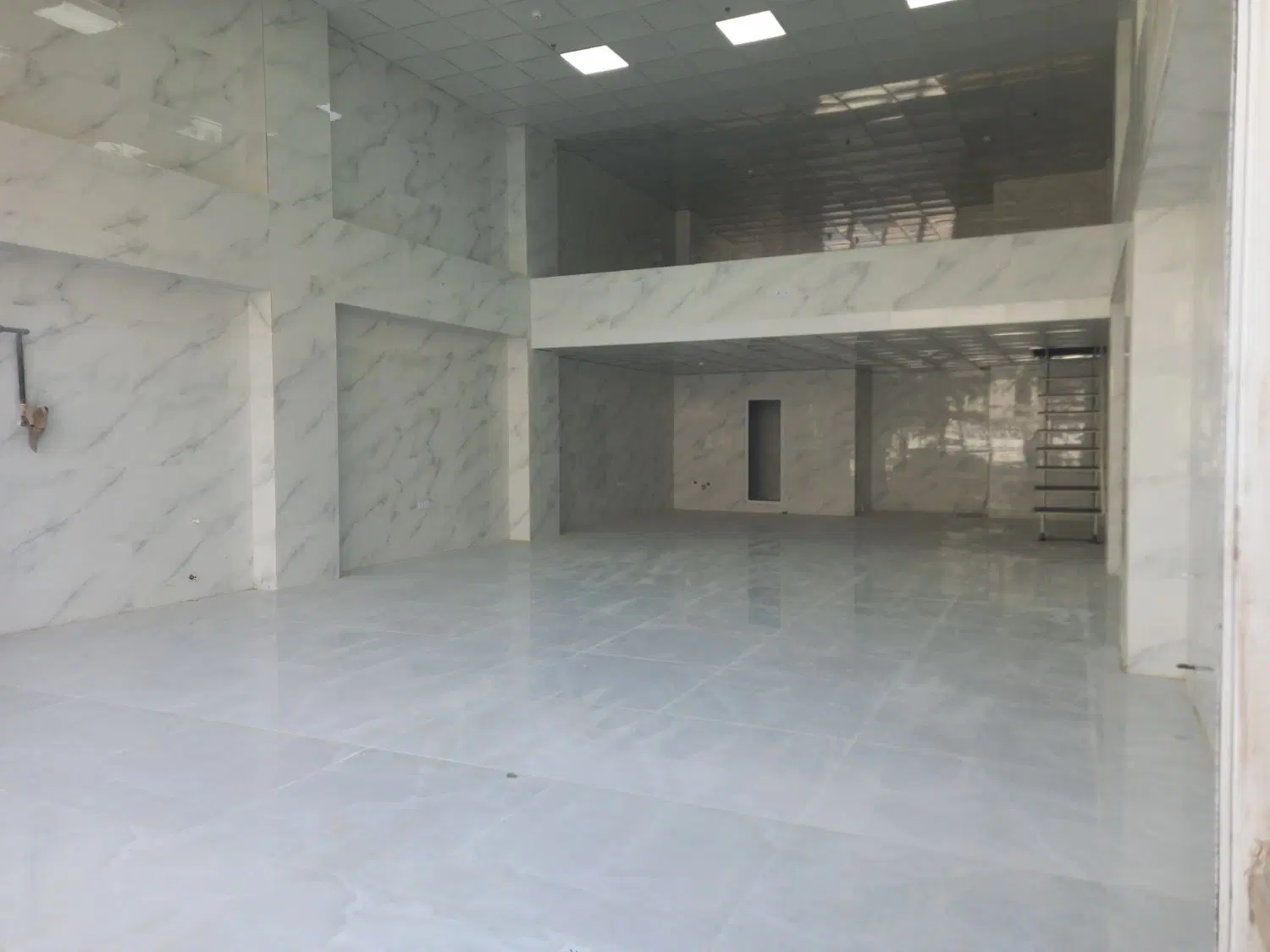 ۲۰۰مترمغازه تجاری بهربلوار