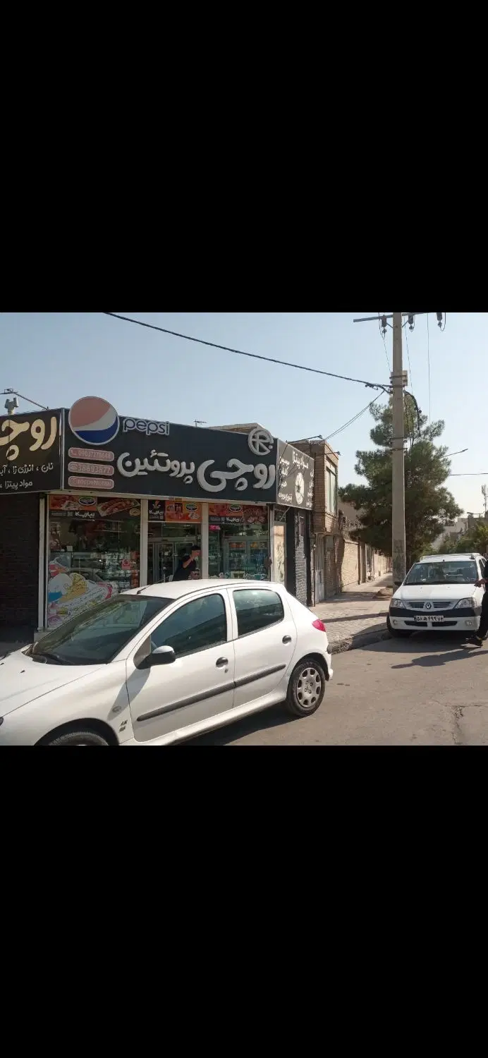 ملک ویلایی با تجاری دائم نبش معلم ۴۴