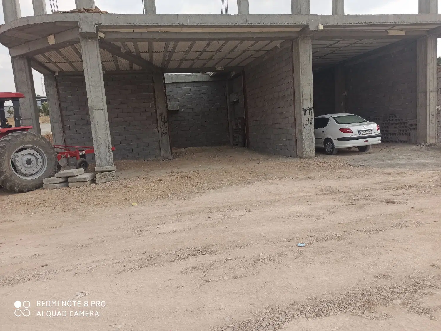 5 دهنه مغازه و پارکینگ