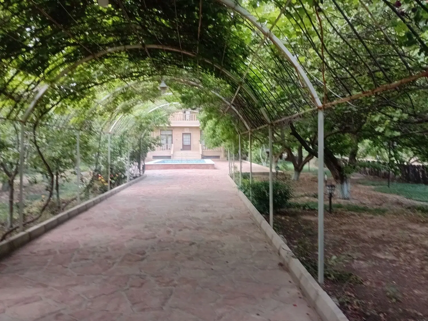 ۲۶۰۰ متر ویلا چهارباغ سند شش دانگ