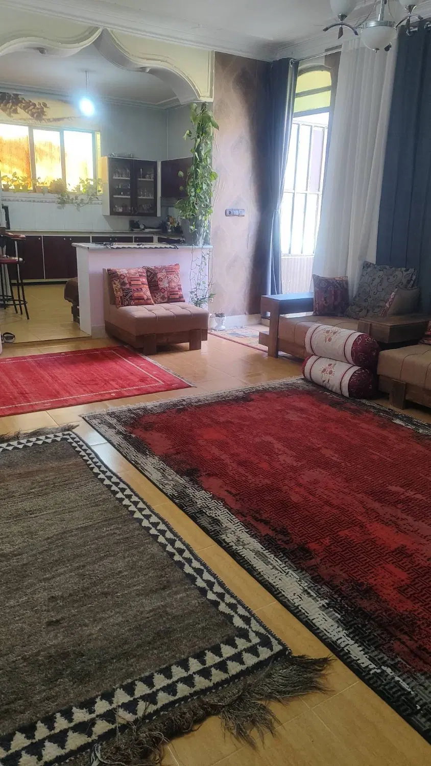 رهن کامل خانه ۱۳۰ متری در قمشه، خیابان بنفشه
