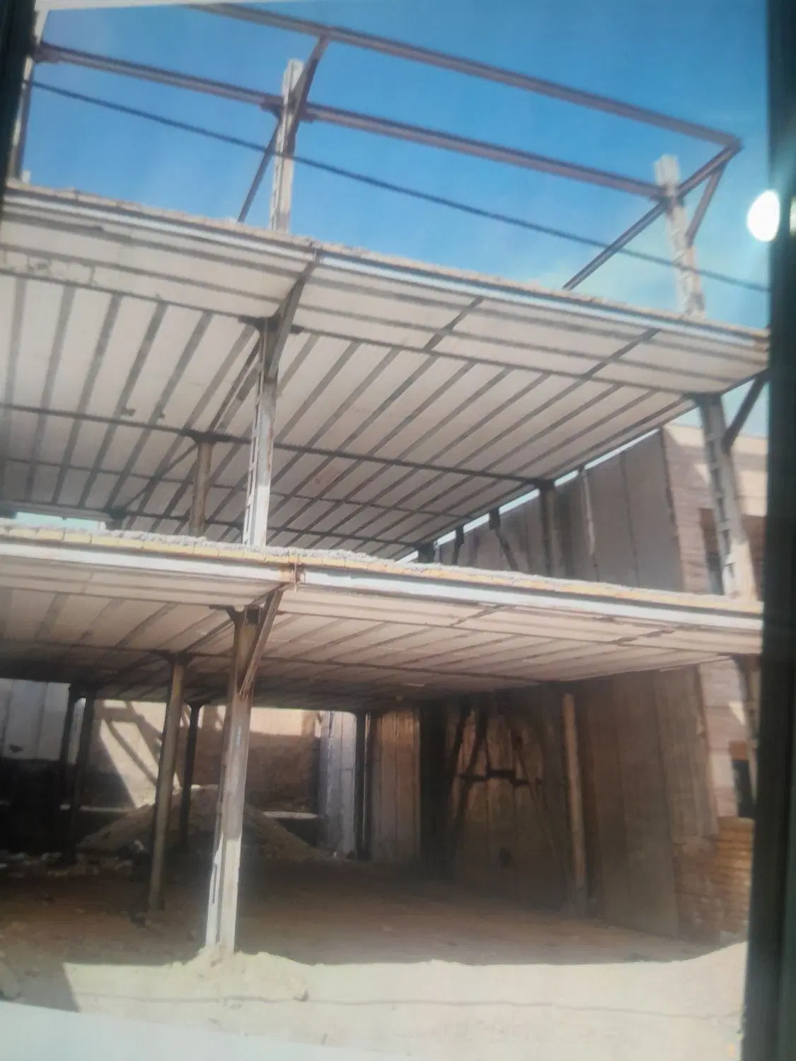 ملک فروشی