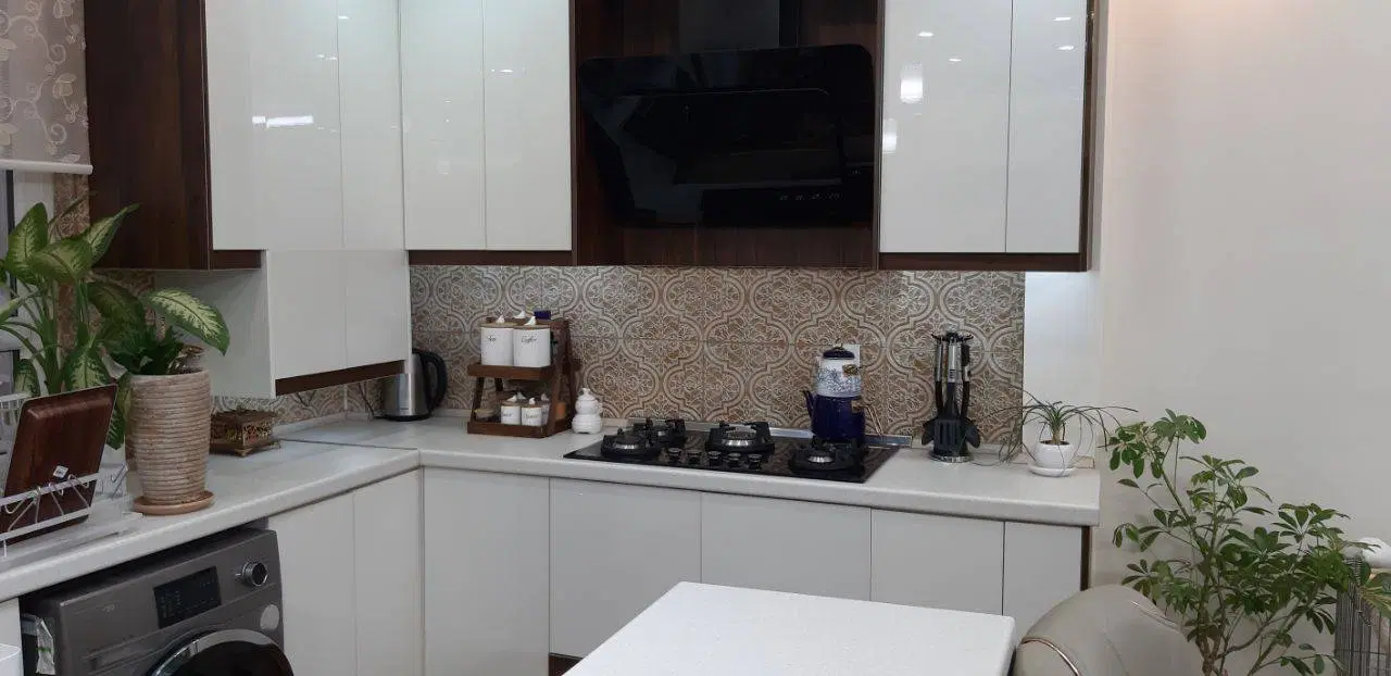 تاپ لوکیشن_ خیابان اردیبهشت