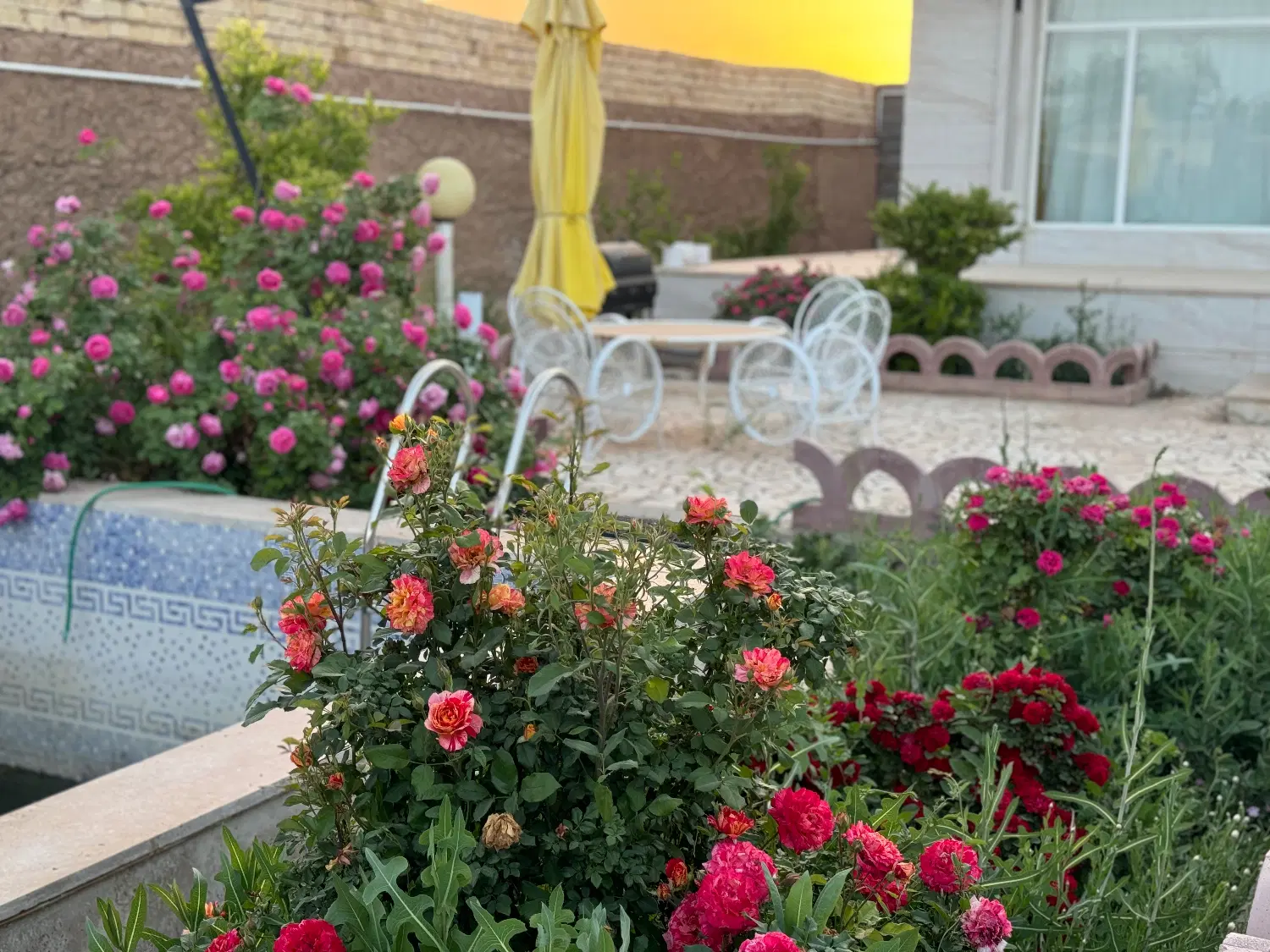 ویلا باغ فهرج مبله ،آبیاری قطره ای ،کاملا‌ هوشمند