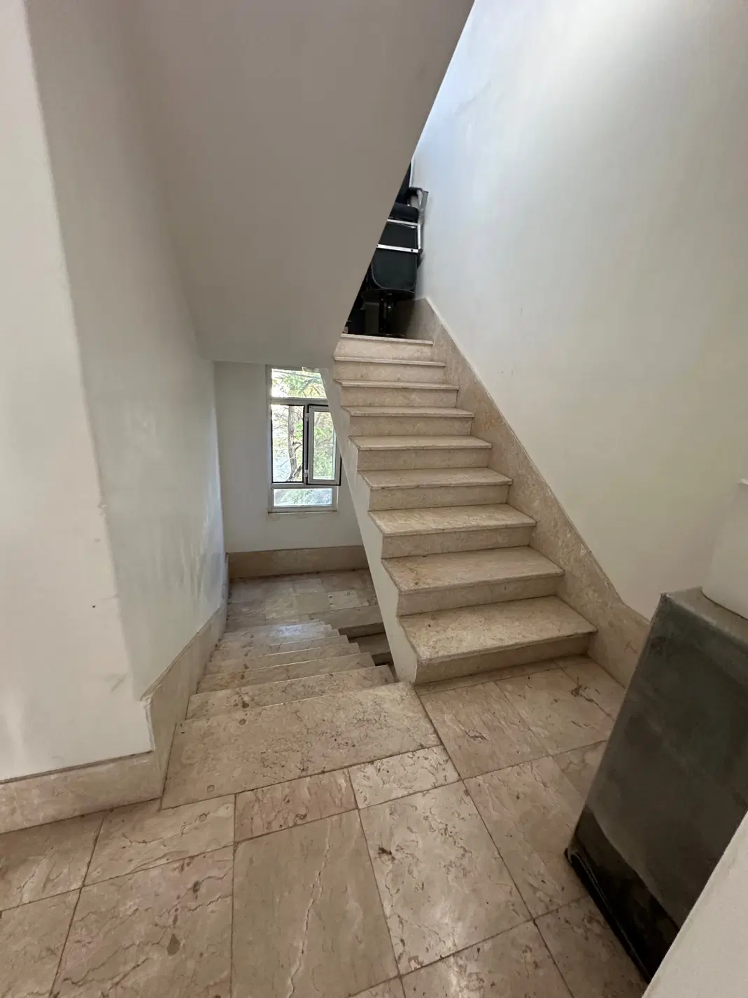 تجاری اداری میدان هنرستان۷۰متر