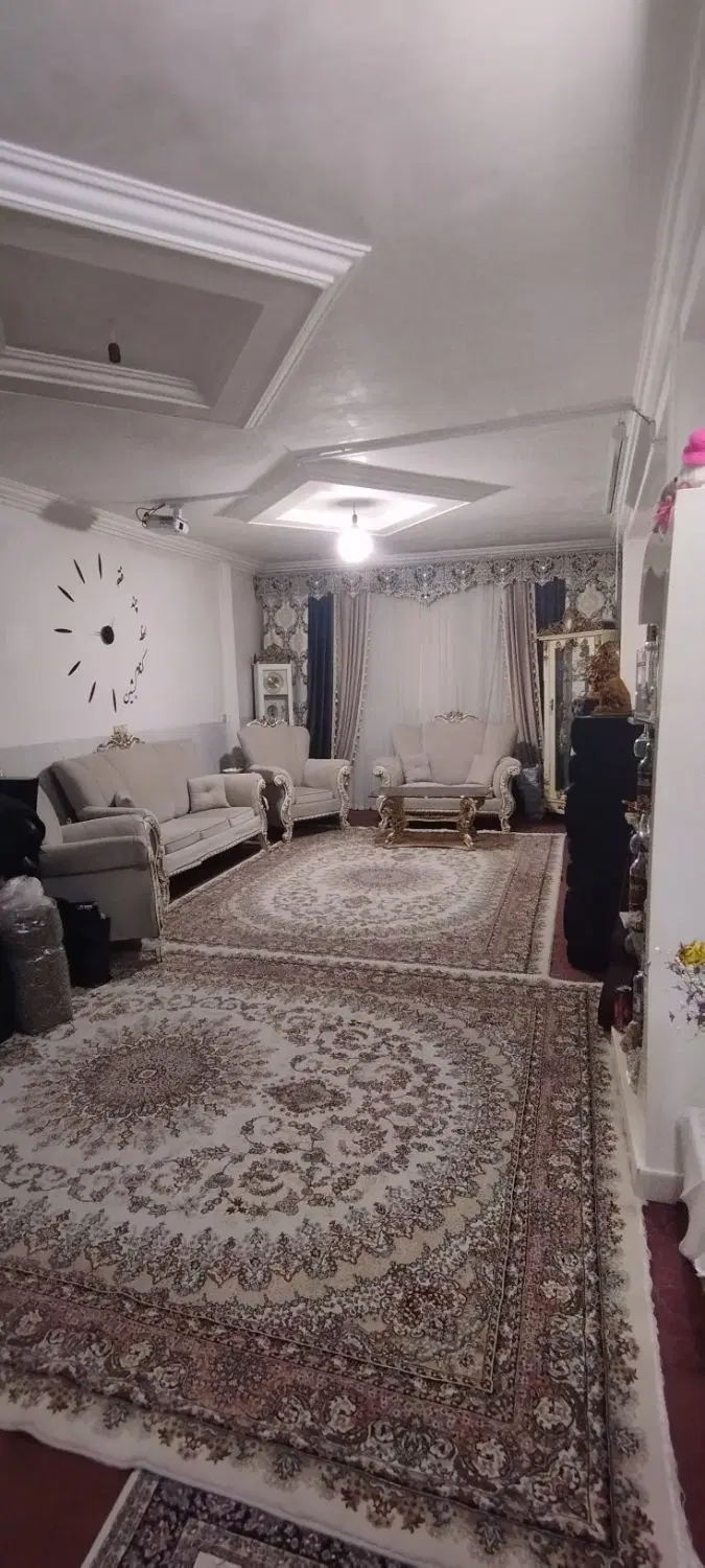 ساختمان سه طبقه ویلایی