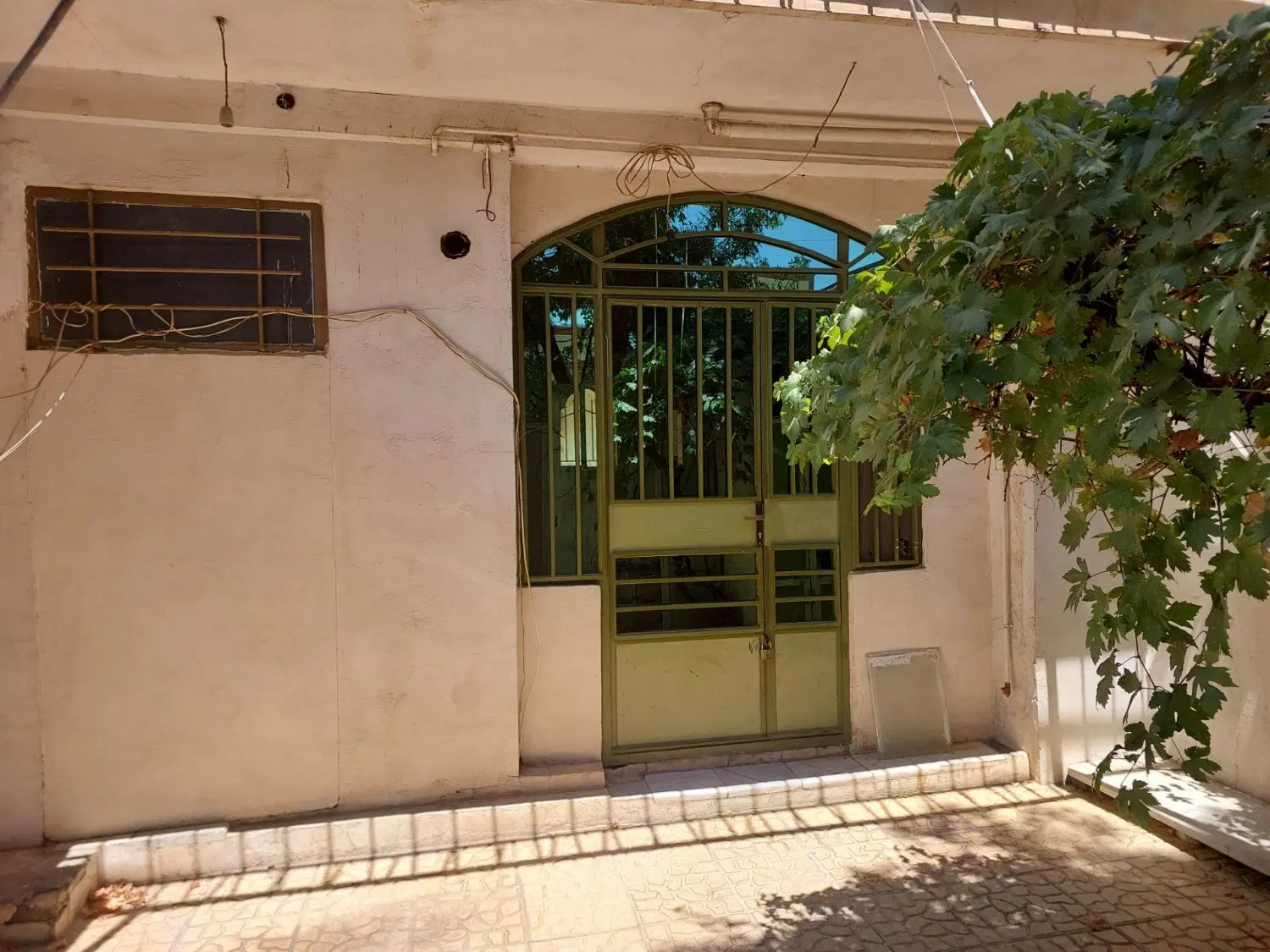 خانه اجاره ای دور میدان معلم