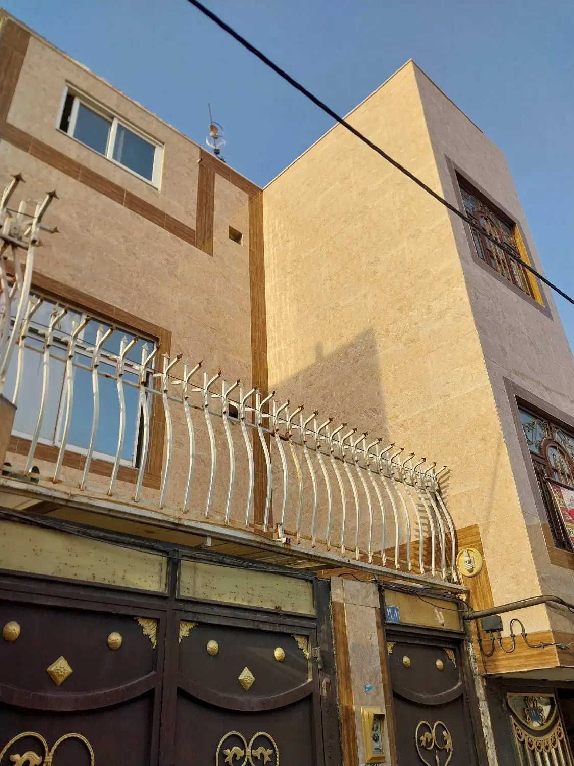 خانه دو ونیم طبقه فروش فوری