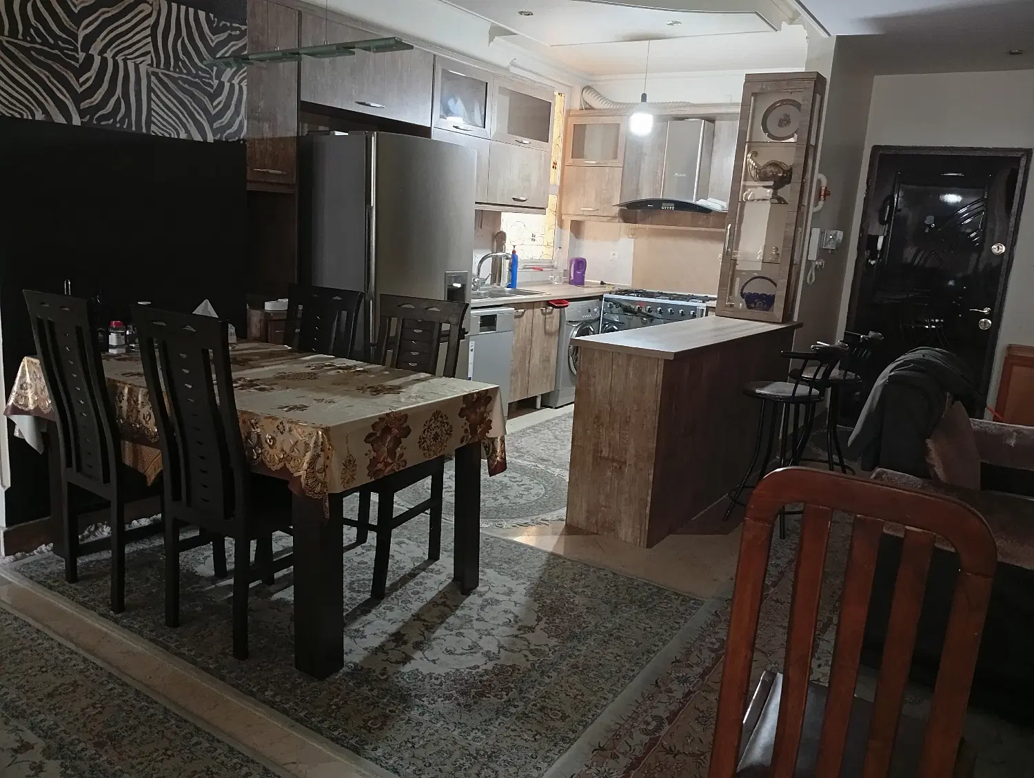 ۱۱۰متر ۳ خواب _فول مبله_ شهران شمالی _ بدون همسایه