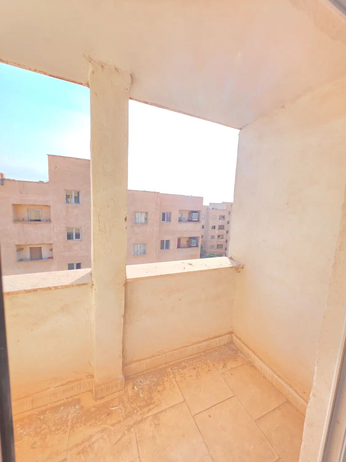 آپارتمان دوخوابه_نورگیر عالی _دوتراسه