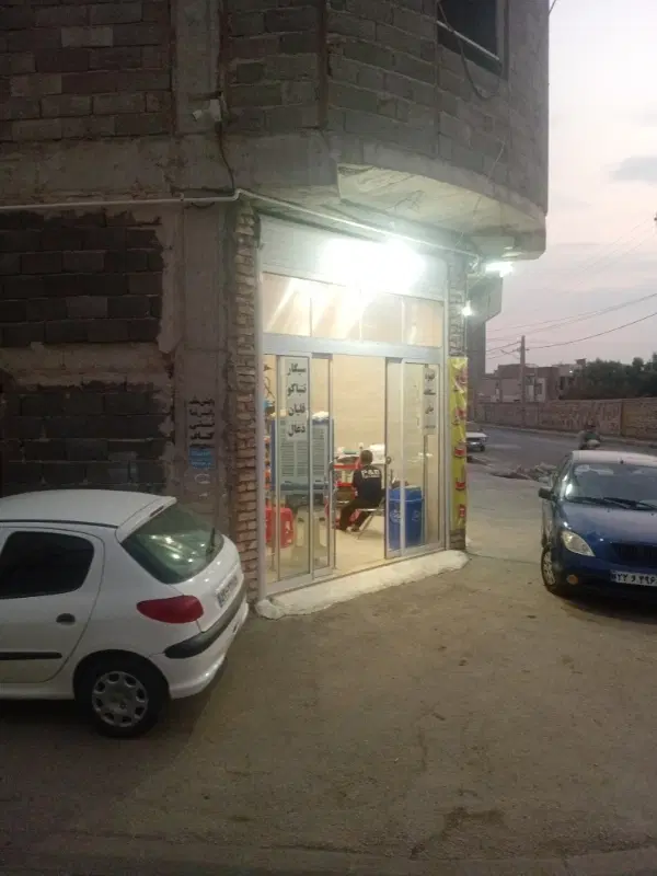 ساختمان ویلایی و زیر زمین و تجاری