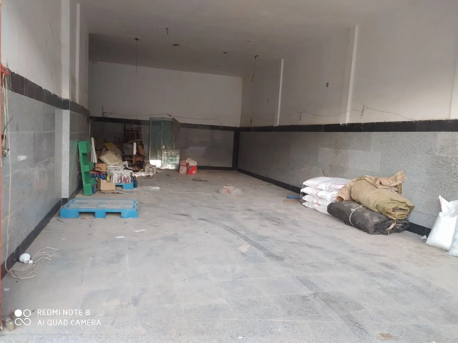 مغازه بزرگ مخصوص اتوگالری و فروشگاه