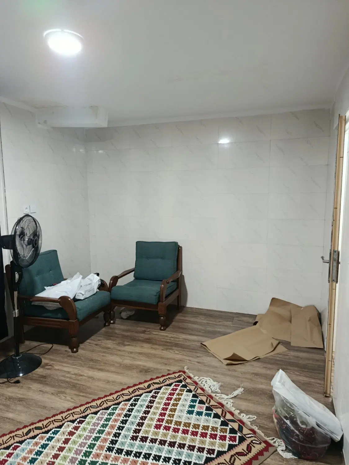 زیرزمین کرسی بلند مستقل