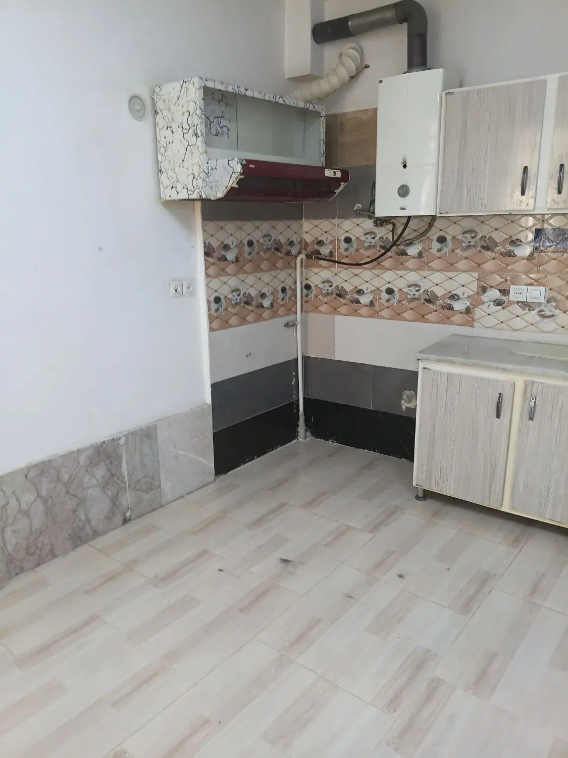طبقه همکف  راه جدا