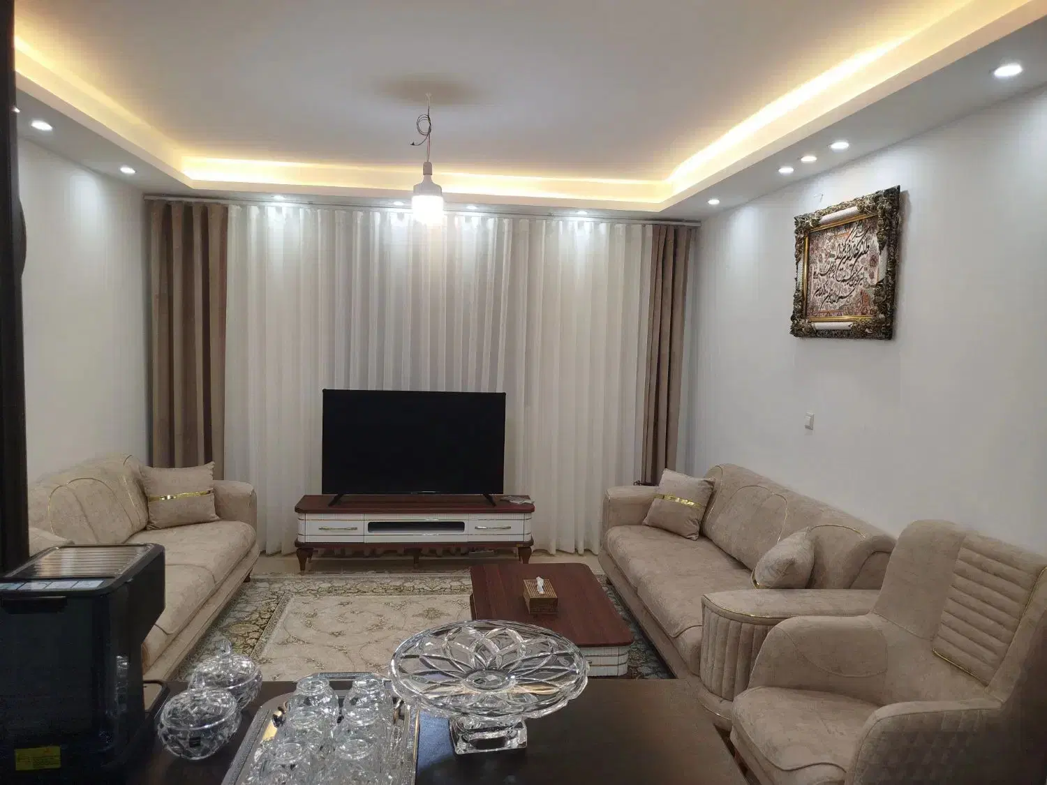۶۰ متری نوساز هوشیار ۱خوابه پارکینگ آسانسور انباری