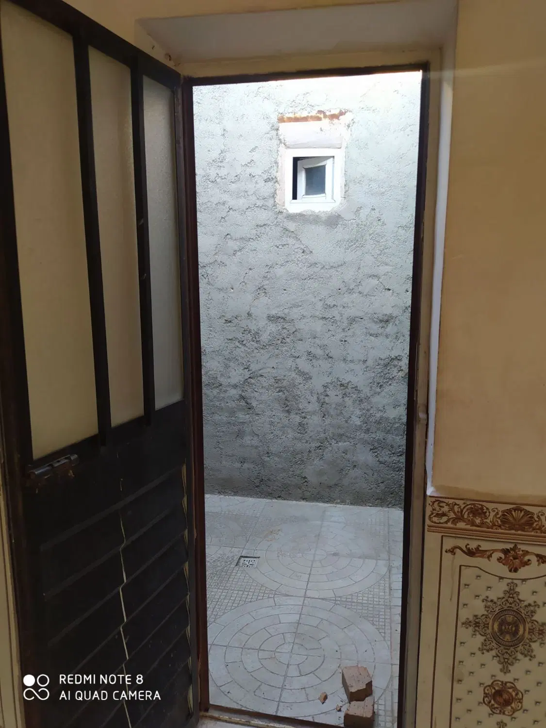 حیاط مسکونی متراژ۱۰۵