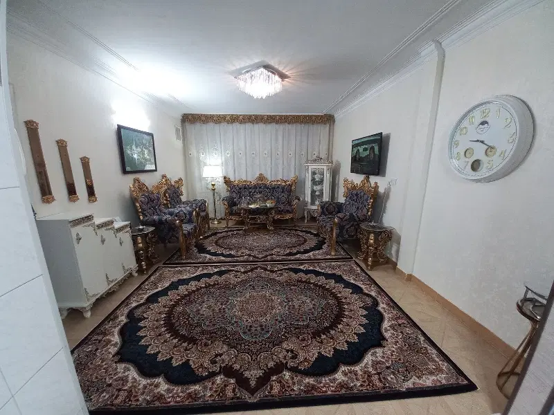 مسکونی طبقه دوم ۵۲ دوم‌ شیک وتمیز