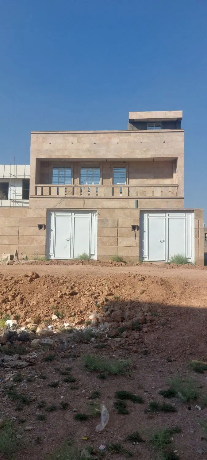فروش یک ساختمان دوطبقه نوساز تمیز در جرسقان