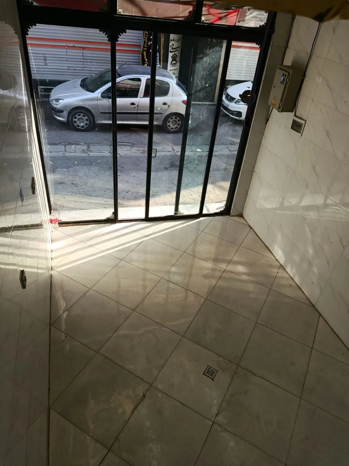 مغازه اجاره ای در دکتر حسابی داخل کوچه