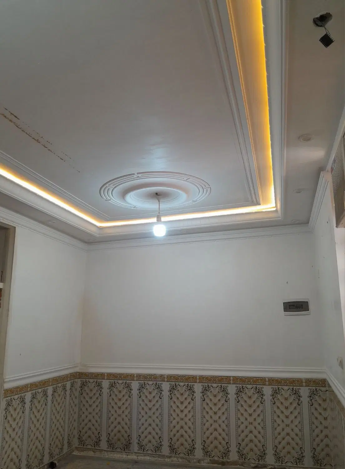 منزل بهمن ۱۷ وسط کوچه