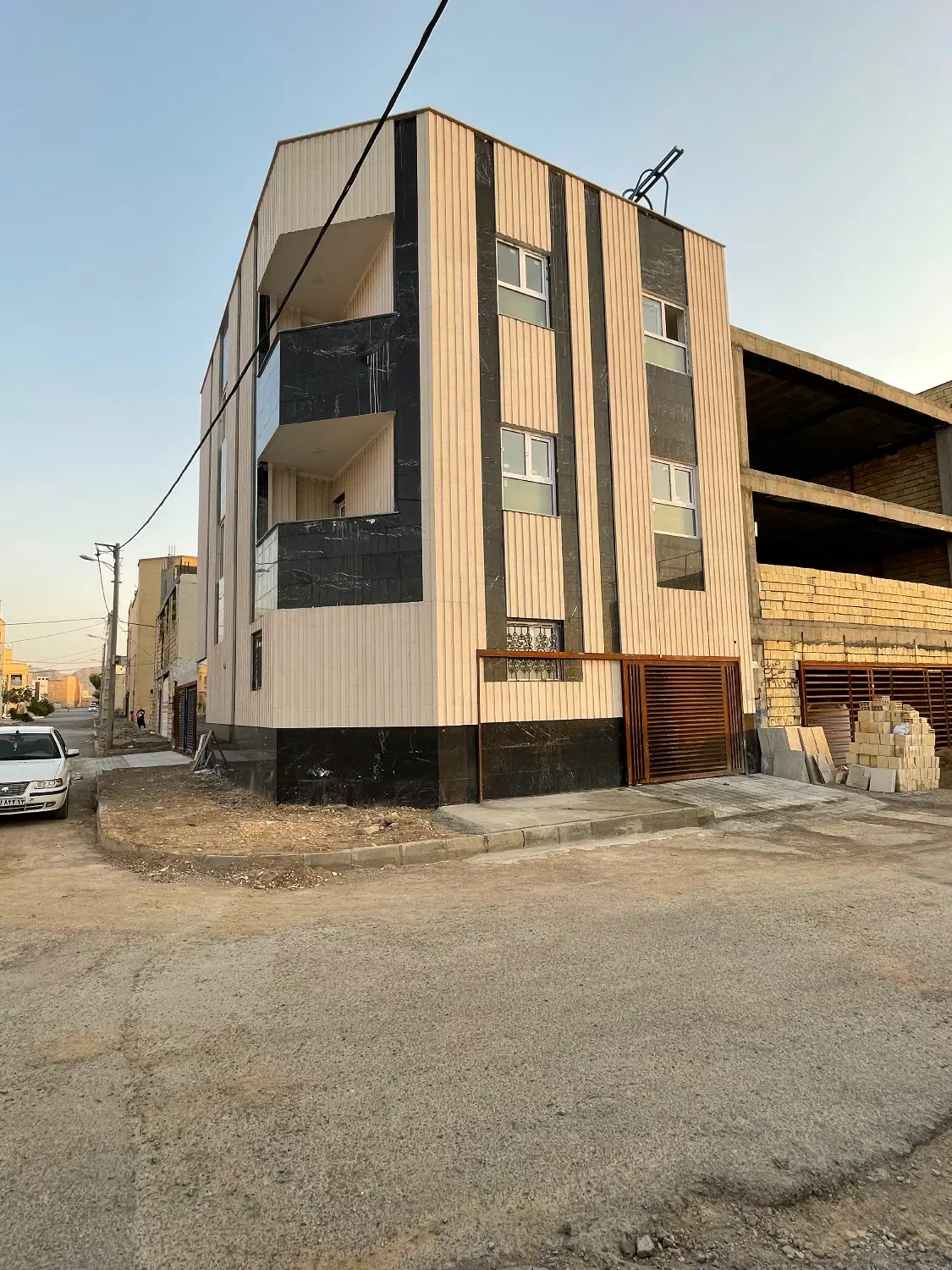 آپارتمان تفکیکی ۳واحدی دارای ۸۰۰ وام