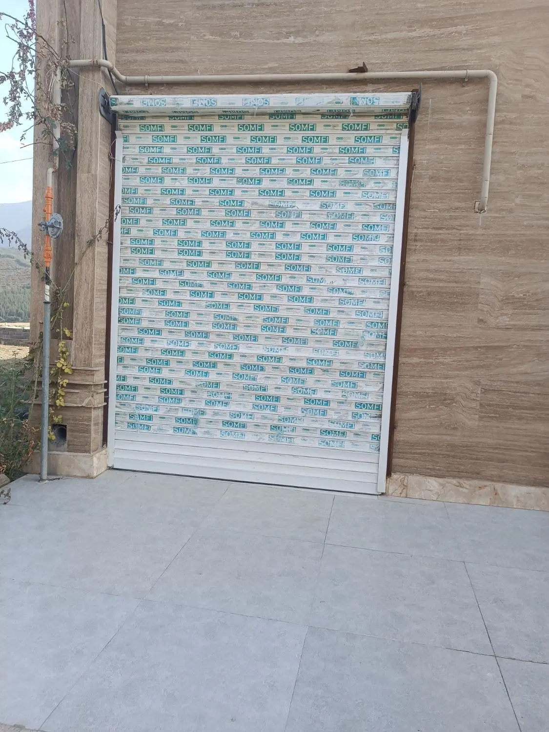 اجاره یک درب مغازه