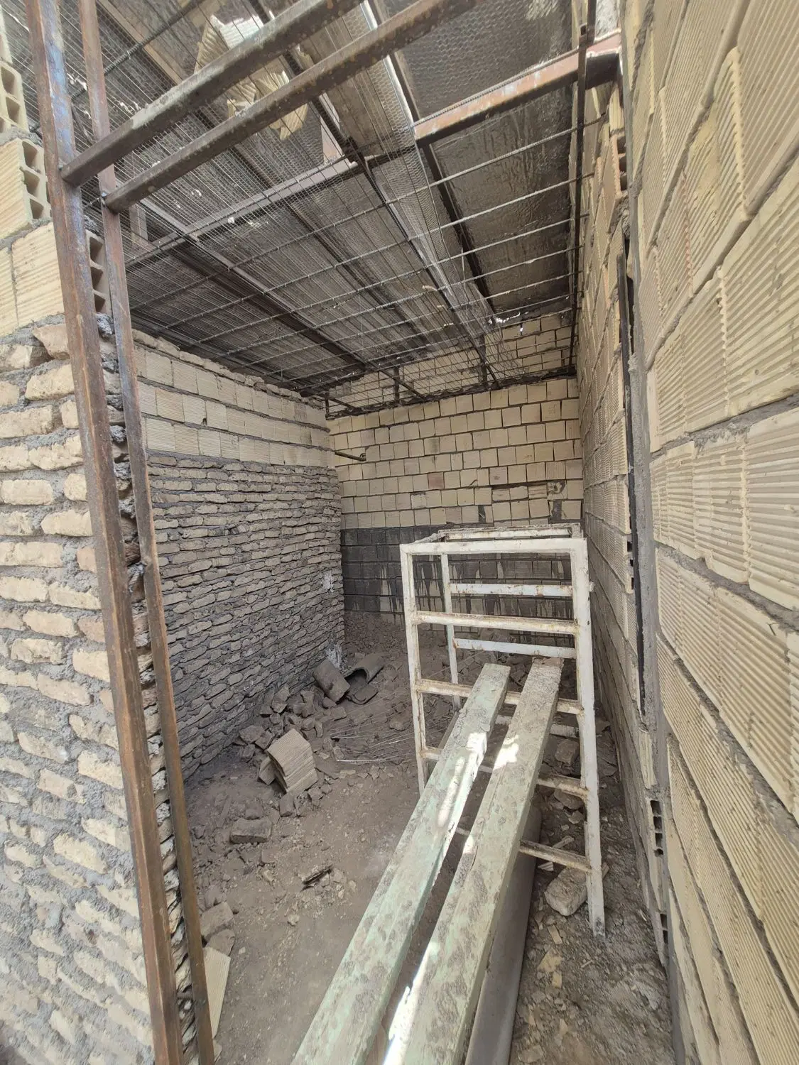 خانه نیمه کاره