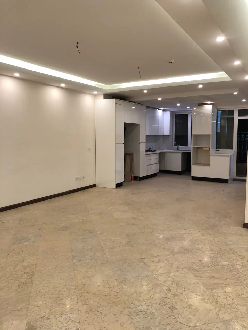 ۷۰ متر تراورتن فول امکانات