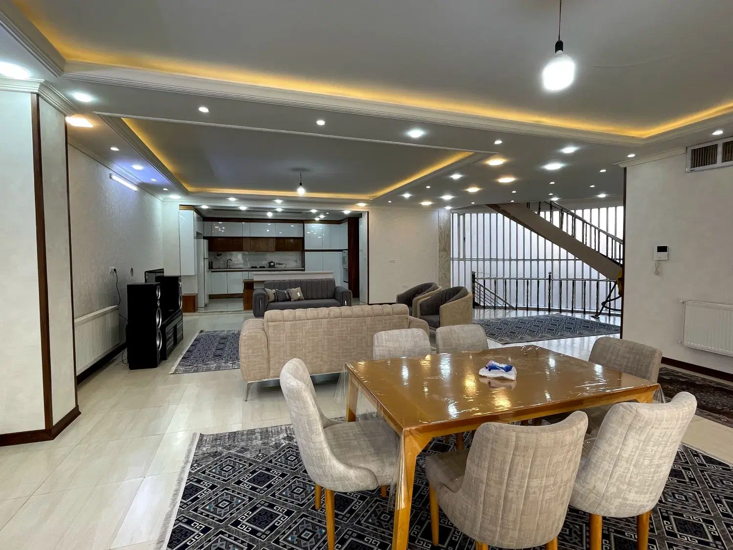 کد اگهی 007 ، استخر آب گرم ، بیلیارد ، فوتبال دستی