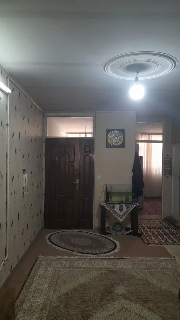 یک واحد۸۱متری همکف